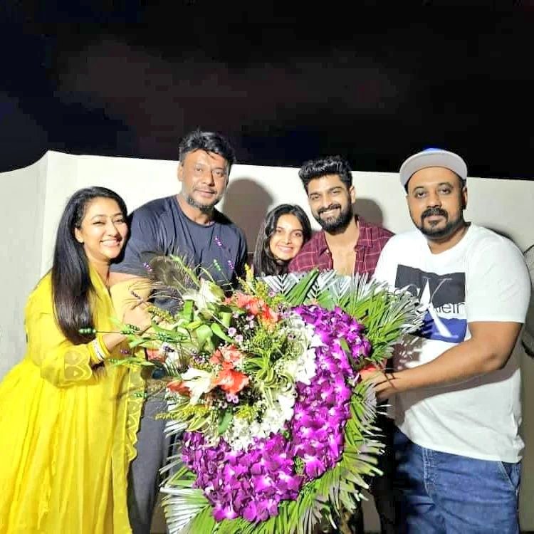 kannadiga018's tweet image. BOSS OF SANDALWOOD #DBoss with Telugu actor #NagaShourya ♥️ @dasadarshan

What Others See             What I See