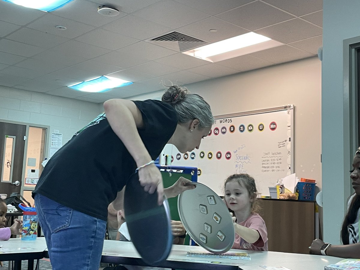 AmandaWatson237's tweet photo. Huge shout out to the Mary Poppins of GOES! She brings many smiles and tools for engagement in her magical speech bag! You are such a light!!!! #TISDGOES @DanaCar26748876 https://t.co/MvUKadqjnk