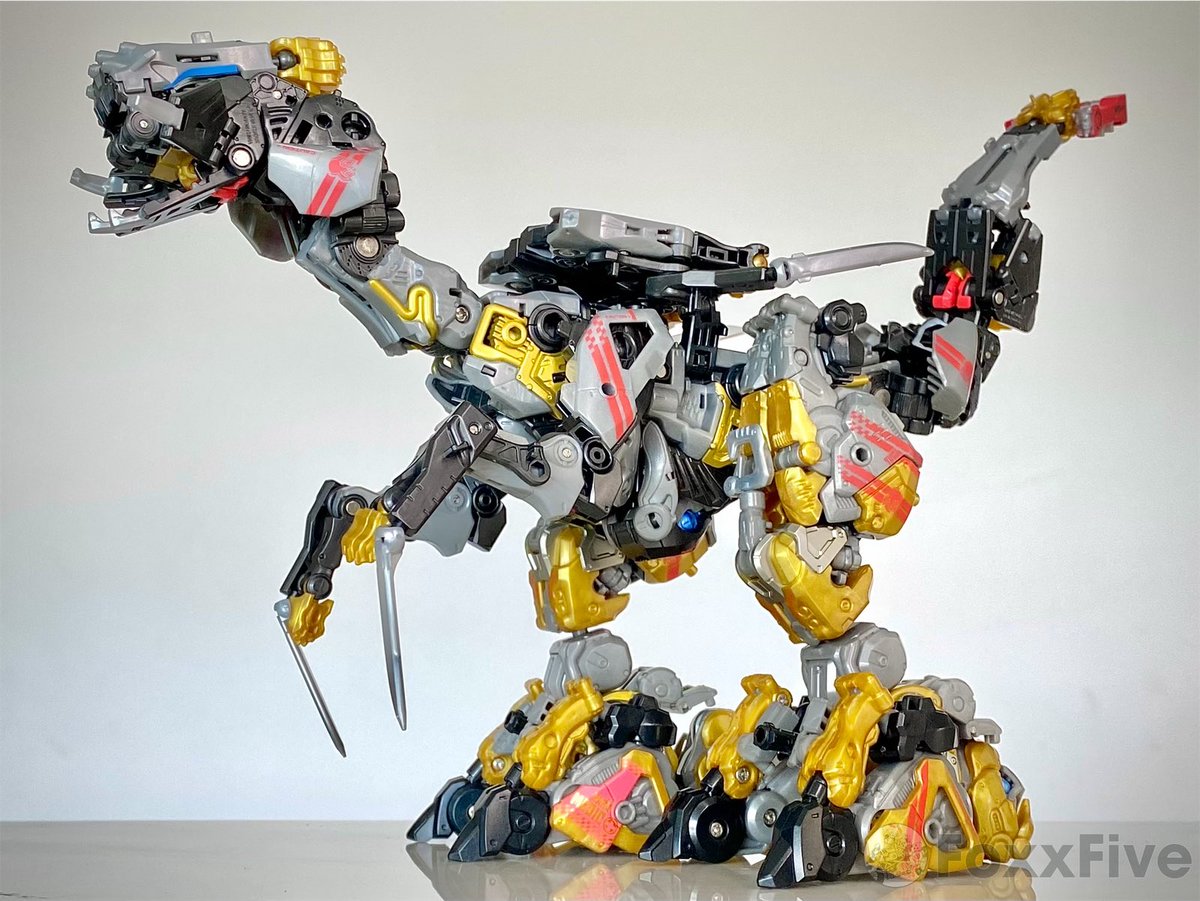 foxracingfive's tweet photo. Lovin’ the new tail @52ToysBeastBox #52toys #beastbox #ビーストボックス #botcon #dinoforce #dinobot https://t.co/dKDScbOf3t