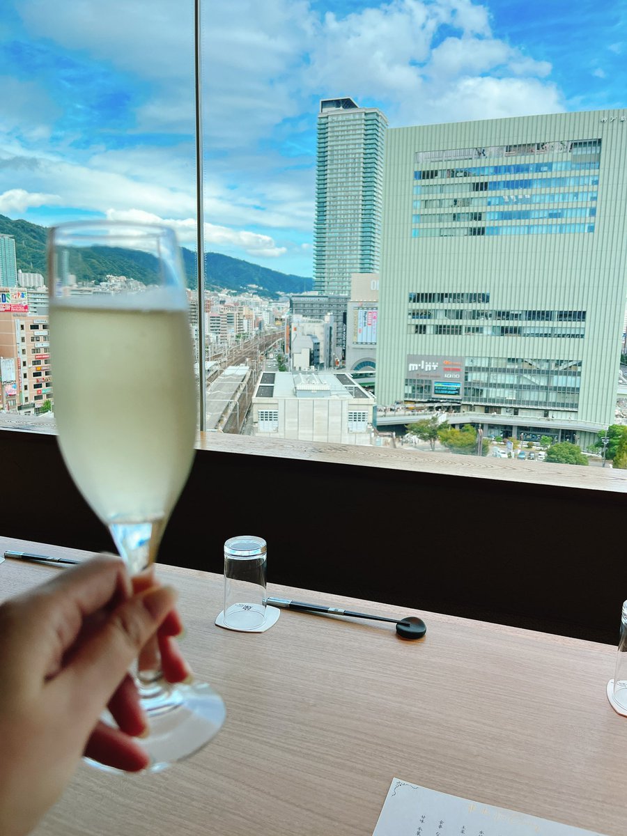 みんなで昼飲み、楽しみ過ぎて1時間も前に到着してしまった☺️
お先に飲んでるので早くきてね✨