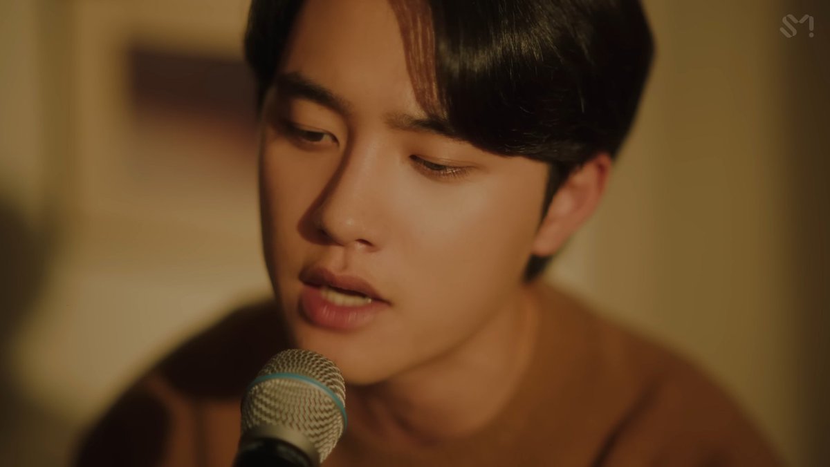 I'm so sooo thankful and grateful for all these kyungsoo's singing contents 😭😭