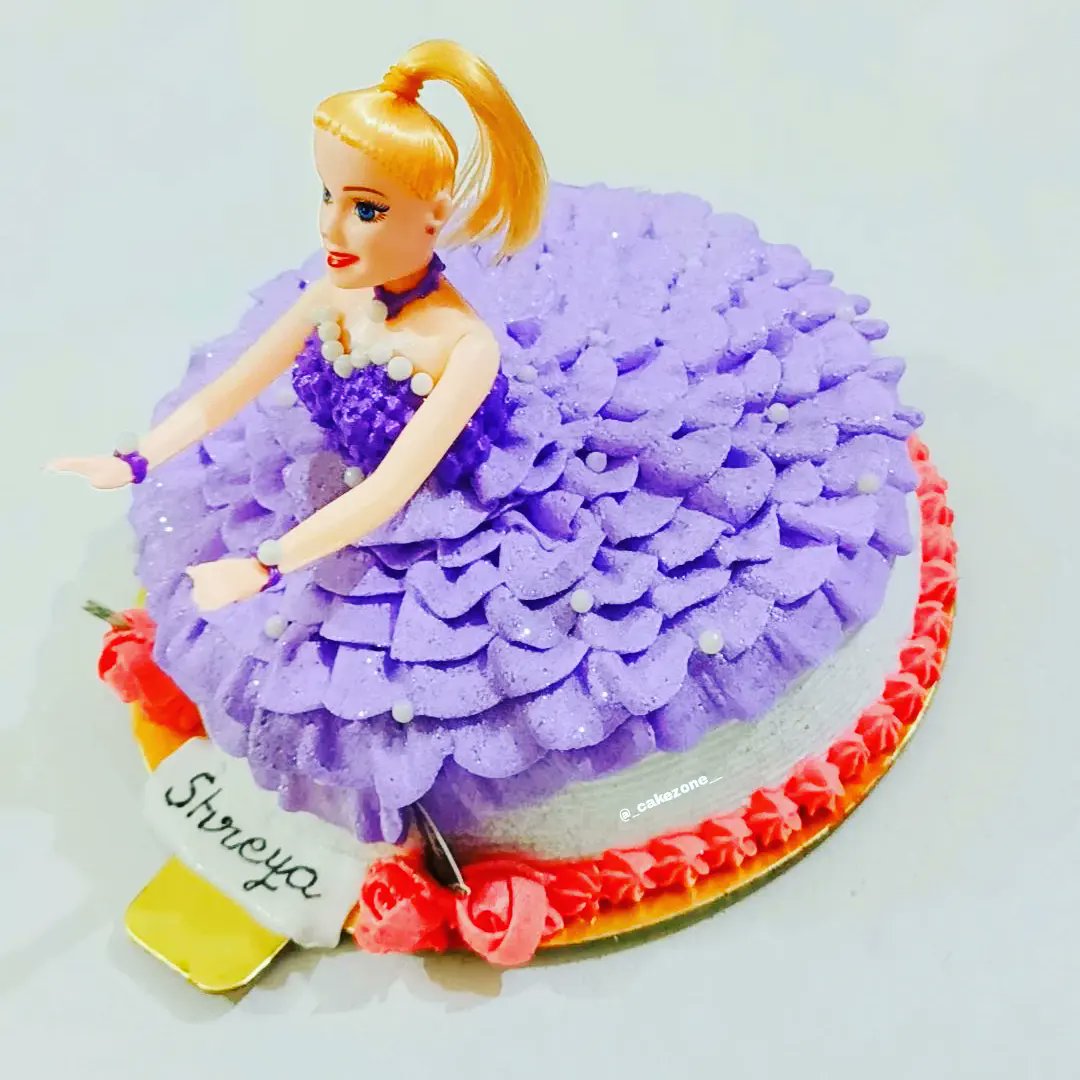 cakezone__'s tweet image. Doll for a cute doll💜💞💜
Pounds- 2
Flavor- Butterscotch 🧡
Direct message us for orders📩📩
.
.
#newpost2023 #egglessbaking #freshwork #healthycake #dollcake #dollcakedesign #dollcakevintage #sittingdollcake #2pounds #butterscotchcake