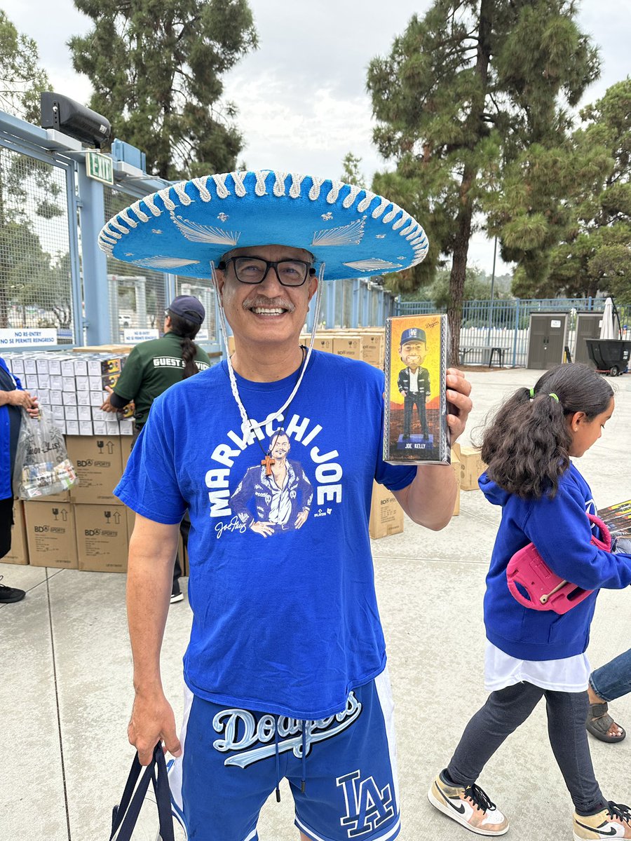 joDodgers's tweet photo. @Yaamava @Dodgers  #yaamavablue https://t.co/DIAKw1wshd