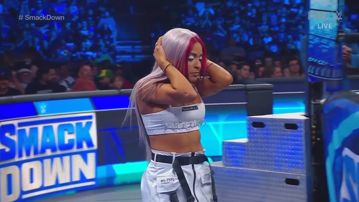 TheaFansite's tweet photo. HQ #Smackdown Screencaptures: https://t.co/AstY6VO5xa
#ZelinaVega #LaMuneca #FirstLadyOfLWO #QueenOfQueens #BoricuaBarbie 

(@ZelinaVegaWWE) https://t.co/yDXTtYOoKb