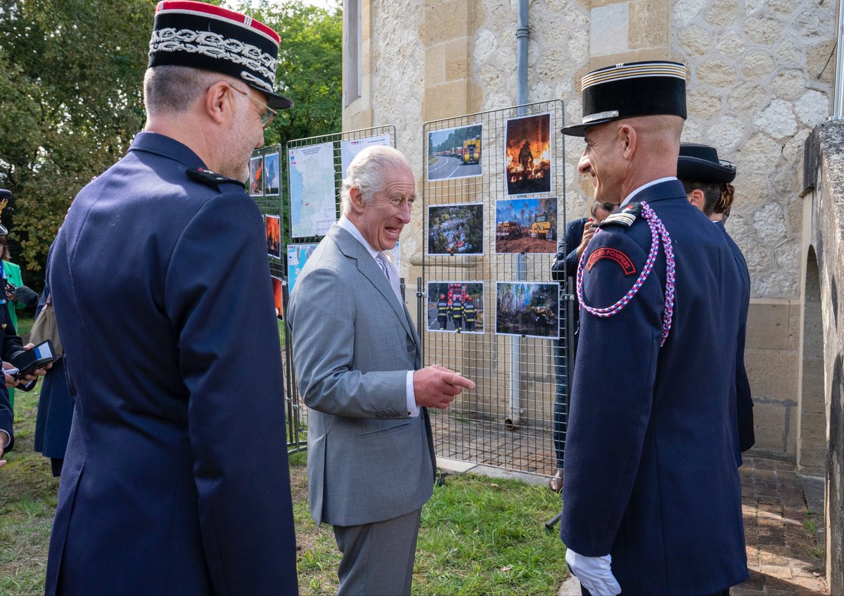 The King and Queen joined a reception on board HMS Iron Duke Royal Navy Type 23 Frigate, to highlight the defence ties between France and the United Kingdom. He later met firemen and walked through and Experimental forest in Bordeaux