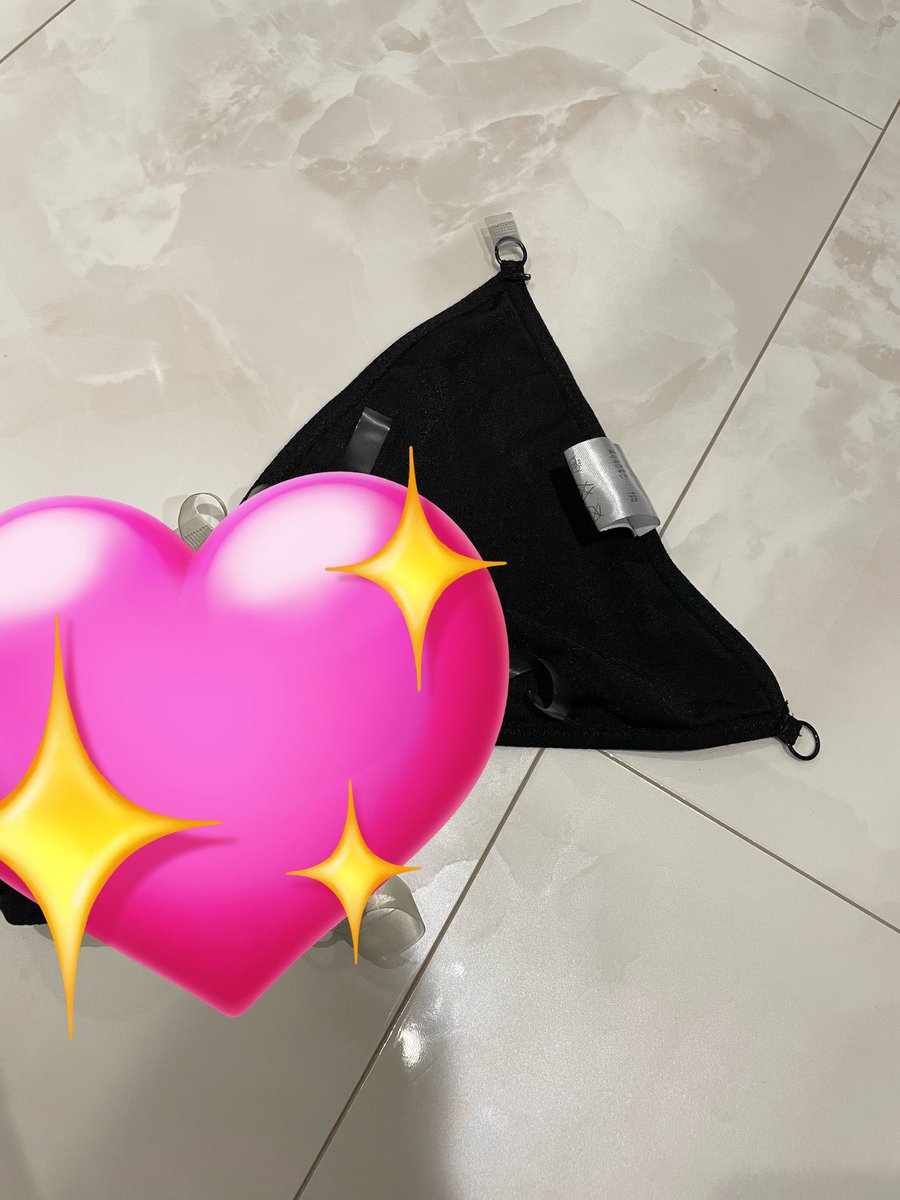 urms_tc's tweet photo. 商品と着画頼まれて冷やかしでもまあ先に撮っておこう〜って思って撮ったの！両方ブチ切れてしまったから要否聞いたら要りますって言われたので手紙も書いて梱包してページ案内してからやっぱり着画だけでって言ってから返信こなくなっちゃった😂
手紙中だし1度開けなきゃいけない😂😂
欲しい人いる？ https://t.co/IlyqzWAiHr