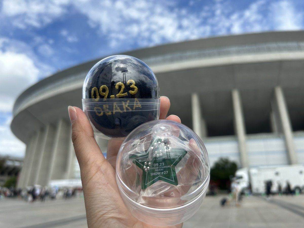 Bz178_KOIGOKORO's tweet photo. 5回でチャームとリスバン2つ出たよ😊
#Bz
#Bz35th
#Pleasure2023
#STARSCafe
#ヤンマースタジアム長居 https://t.co/YtFzLJ0W2W