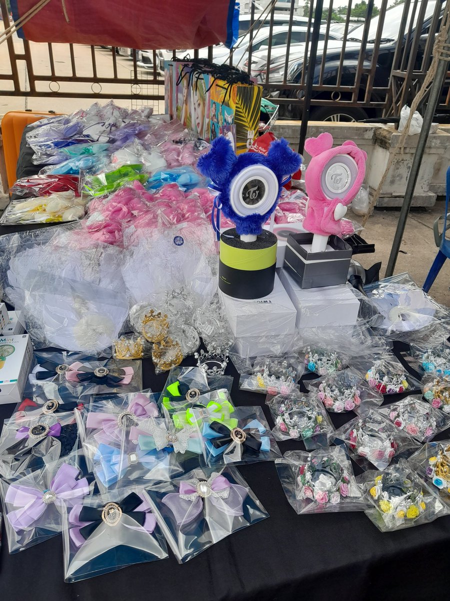 PATA_Shop88's tweet photo. ร้านป้าพร้อมให้บริการแล้วจ้าร้านแรกซอยแรก #TWICE_5TH_WORLD_TOUR_BANGKOK https://t.co/2TKzc3cpaT