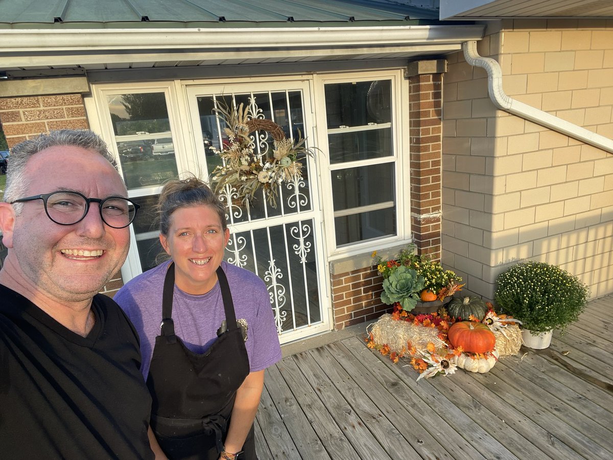 If you don’t know Andy, you should! Thanks for decorating my kitchen for Fall 💜💜💜