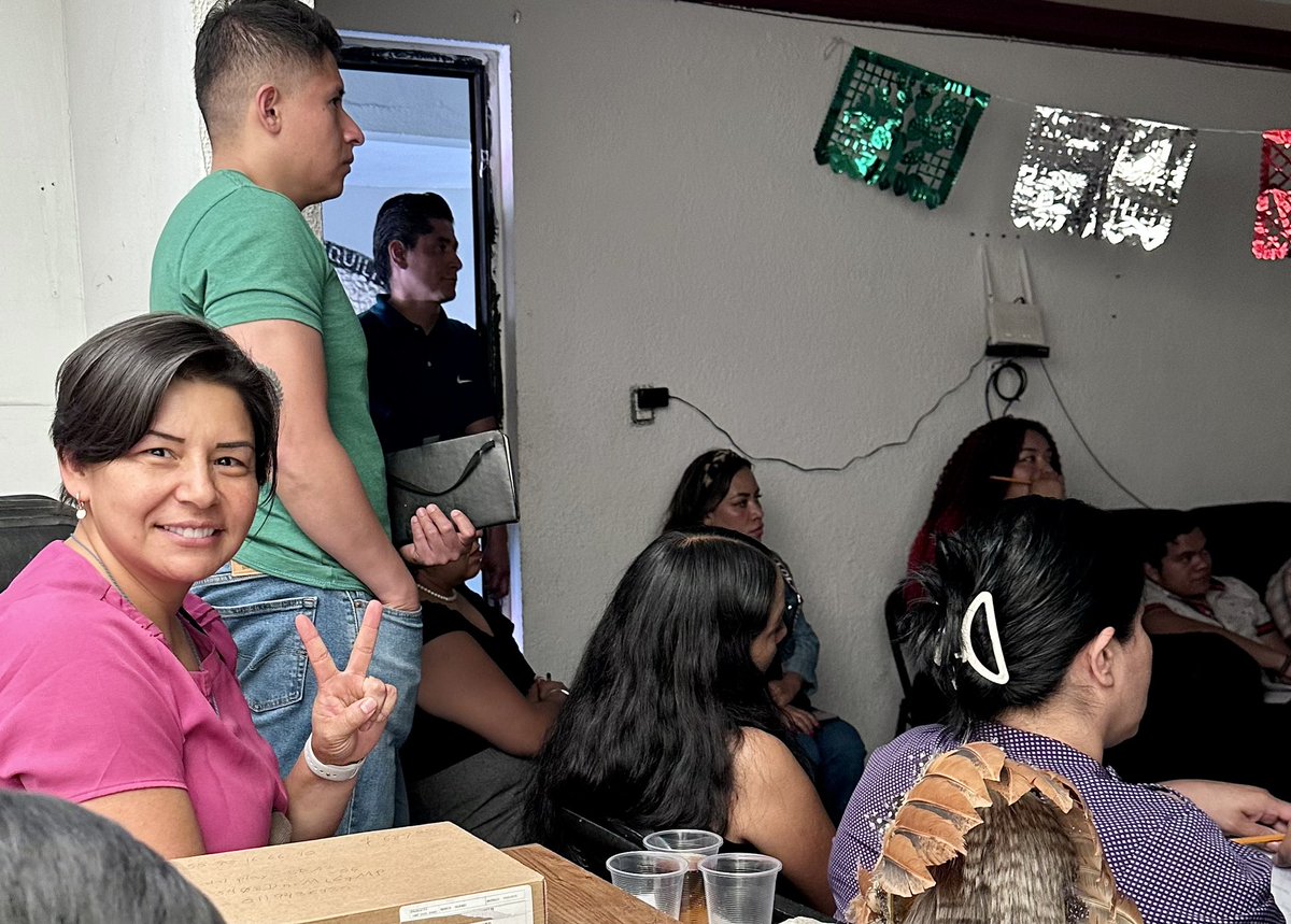La capacitación es fundamental para que este noble oficio de la política, sea el espacio en donde el conjunto de talentos, aptitudes, #Inteligencia y conocimiento de un líder y un equipo, sea y se emplee en beneficio de tod@s 
#LaEsperanzaNosUne