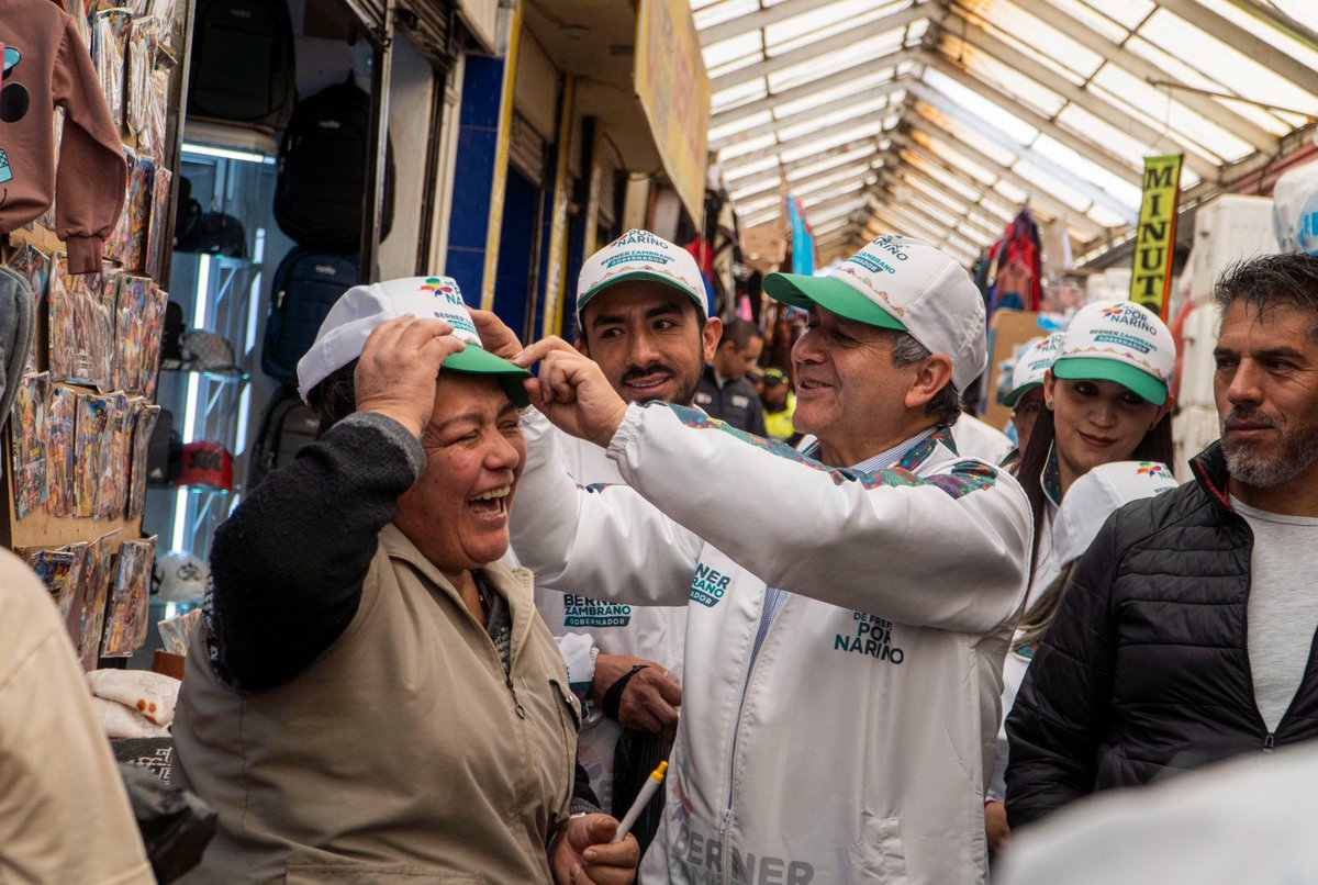 BernerOficial's tweet photo. 💛🌽🥕 La plaza de mercado del #Potrerillo alimenta los hogares de #Pasto. Trabajaremos por mejorar los espacios de acceso y comercialización, la seguridad y convivencia, y un adecuado manejo de residuos.
¡Juntos lo haremos realidad. Una plaza digna para nuestra gente! https://t.co/X3kTRp0Y0G