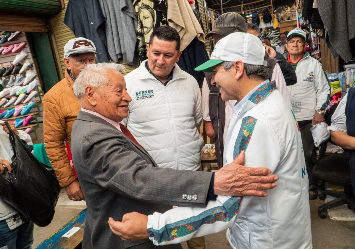 BernerOficial's tweet photo. 💛🌽🥕 La plaza de mercado del #Potrerillo alimenta los hogares de #Pasto. Trabajaremos por mejorar los espacios de acceso y comercialización, la seguridad y convivencia, y un adecuado manejo de residuos.
¡Juntos lo haremos realidad. Una plaza digna para nuestra gente! https://t.co/X3kTRp0Y0G