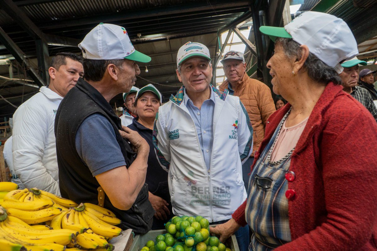 BernerOficial's tweet photo. 💛🌽🥕 La plaza de mercado del #Potrerillo alimenta los hogares de #Pasto. Trabajaremos por mejorar los espacios de acceso y comercialización, la seguridad y convivencia, y un adecuado manejo de residuos.
¡Juntos lo haremos realidad. Una plaza digna para nuestra gente! https://t.co/X3kTRp0Y0G