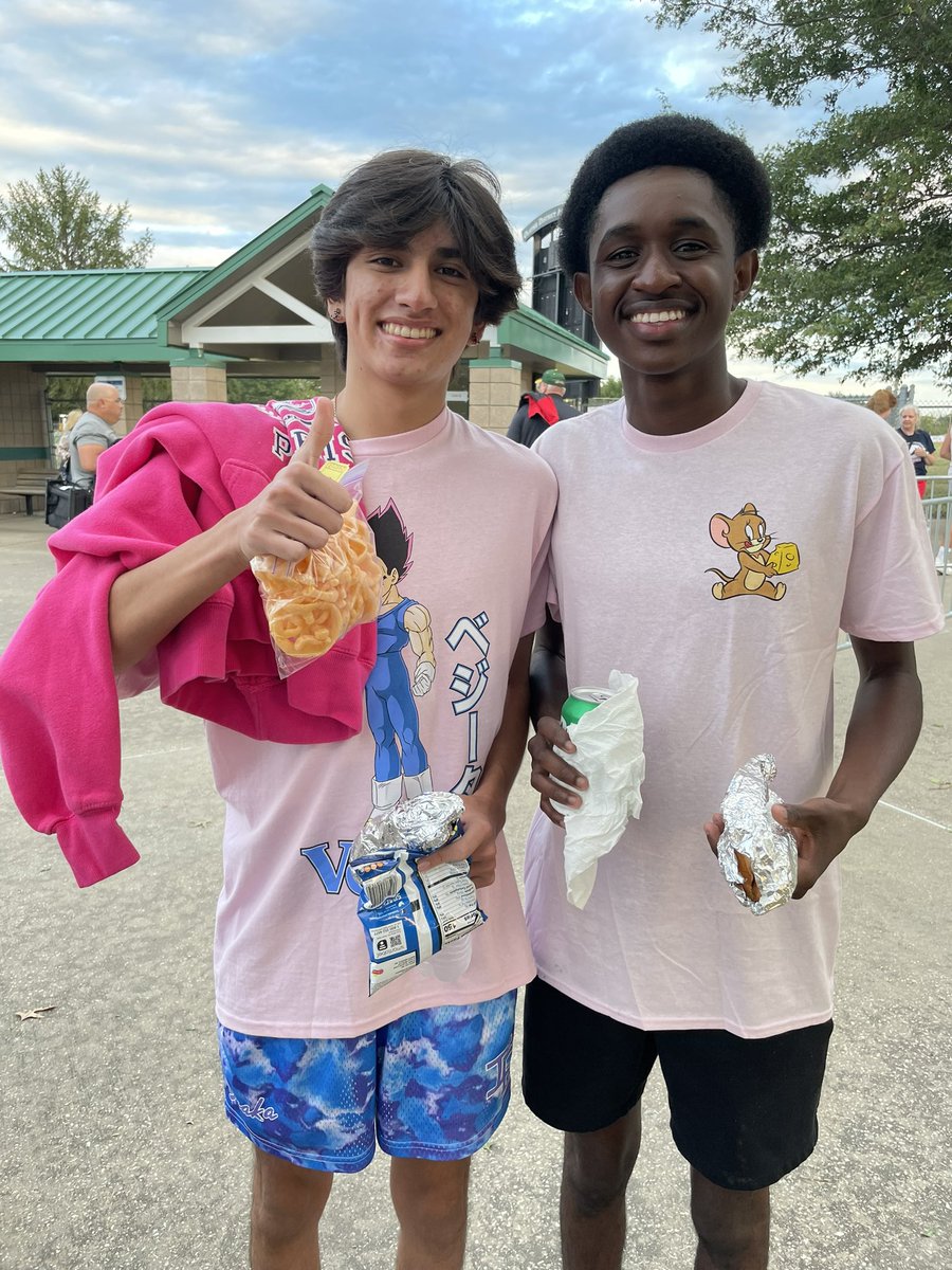 leadership_on's tweet image. Gracias @MSilvaSerrano &amp;amp; Mrs Landa for your support of our #Cambio23 fundraising tonight 
@JasonHermanON @olatheschools @HeatherSmithON @HDFKC