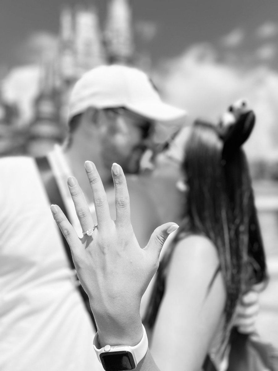 Una fecha para recordar por el resto de nuestras vidas! Te amo mi prometido 💍🤍 <a href="/Sr_Doctor_/">Dr Dragustinovis 👨🏼‍⚕️</a>