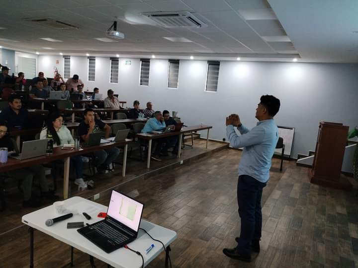 PaulGarciameza's tweet photo. En días recientes me invitaron a dar un Taller el uso de Sistemas de Información Geográfica en la agricultura ( SIG) 

Esto en el marco del proyecto que @FIRA_Mexico y @CIMMYTesp  llevan para formar nuevos equipos técnicos para impactar en la zona.

¡Gracias ! https://t.co/o1GrNvIn2r