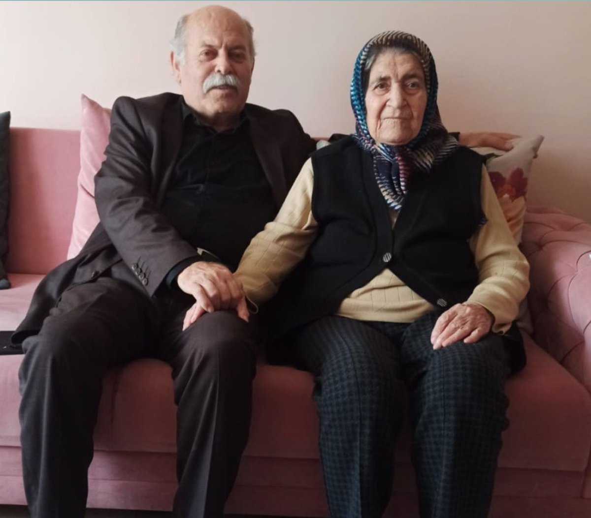 Sevgili annem Meliha Bağcı'nın Mevlid’i Şerifi 23 Eylül Cumartesi günü (bugün) ikindi namazına mütakip Kadirli Tufanpaşa Mahallesi Hükümet Caddesi (Turgut Özal Caddesi) No: 91 deki evimizde olacaktır. Tüm dostlarımızı bekleriz.