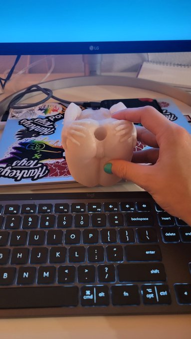 i keep this lil 3d printed gaping hole that @NadjaWinters gave me on my desk, front and center, to remind