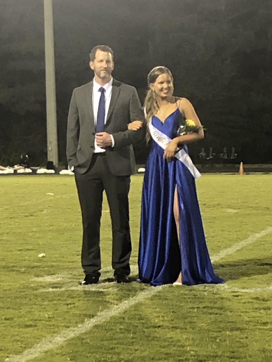 Congrats to LCA's @AddiPetitt23. Standout student-athlete, Homecoming Court representative. Going to go far. Hope for our future.
@LCALionsWBB @LCALionsSports