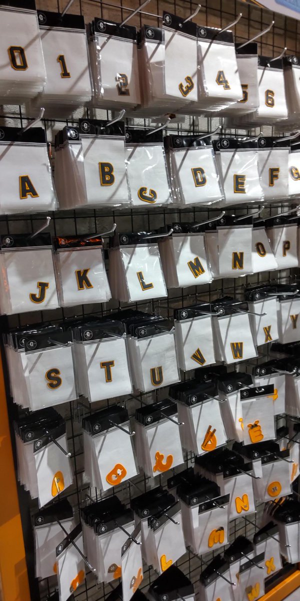 giants_goods's tweet photo. ／
種類いろいろ✨
デコレーション用「ワッペン」‼️
＼

ジャビットの他にも、カラフルなGIANTSロゴや選手をイメージした漢字のワッペンをご用意しました🤩

ぜひGIANTS STOREでお手にとってご覧ください😊 https://t.co/5id3hwpUGL