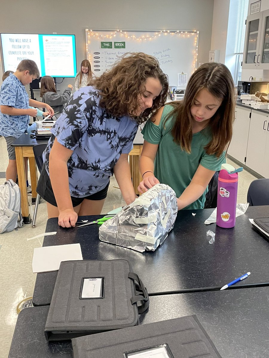 MannerClass's tweet image. The weather didn’t exactly cooperate this week but we still had a great time making solar ovens for our s’mores! @WSMSwolves #WeAreWentzville