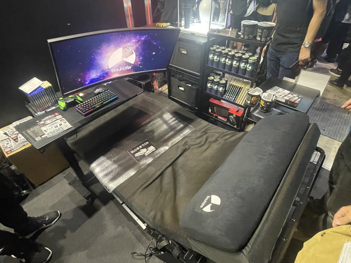 ccebi_kou's tweet photo. ＃東京ゲームショウ

これは動けなくなるヤツ！ https://t.co/WFaDLi9WXR