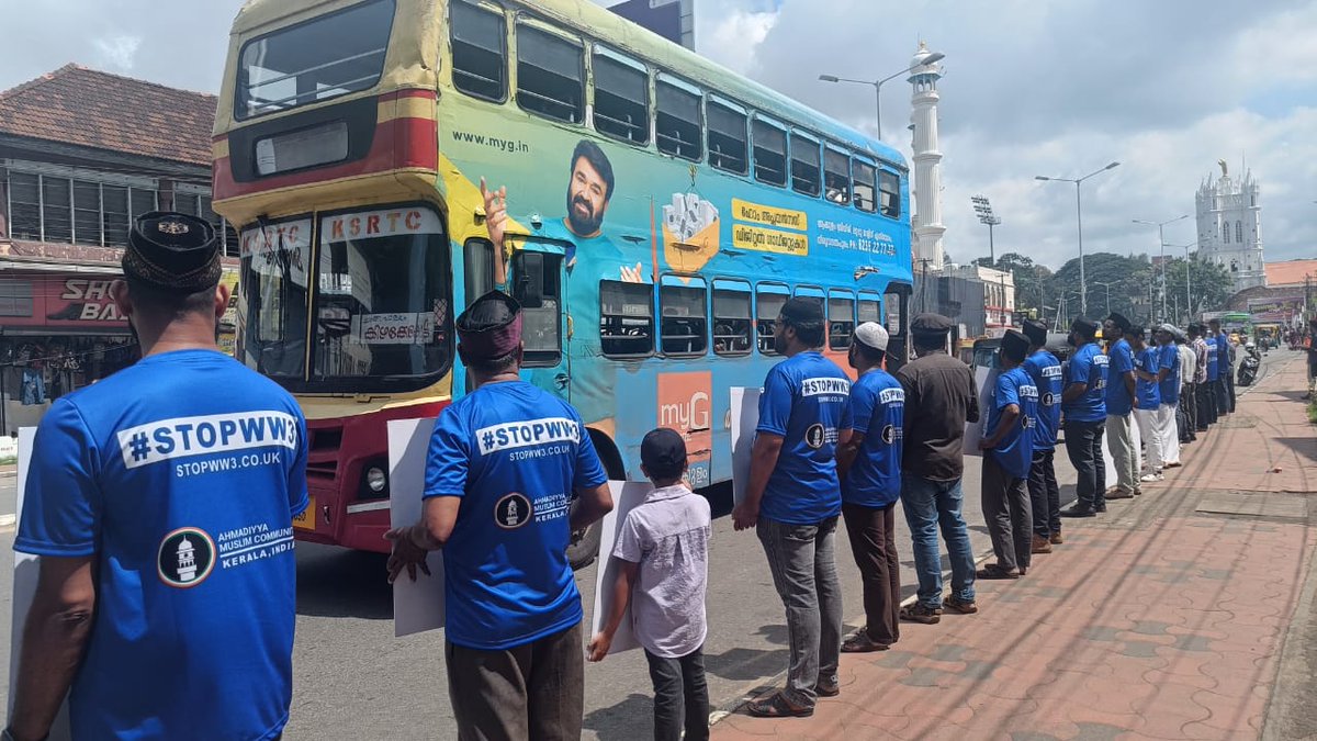 islaminind's tweet photo. On the occasion of International Day of #Peace, our  #Thiruvananthapuram Chapter, #Kerala conducted Stop World War 3 (#StopWW3) Campaign at various locations of #Trivandrum city which includes Secretariat, Palayam, Kanakakunnu, Shangumugam beach etc.

Pamphlets carrying the message of peace and the ten principles to prevent war, as outlined by the World Head of the Community, were handed out. #InternationalDayOfPeace