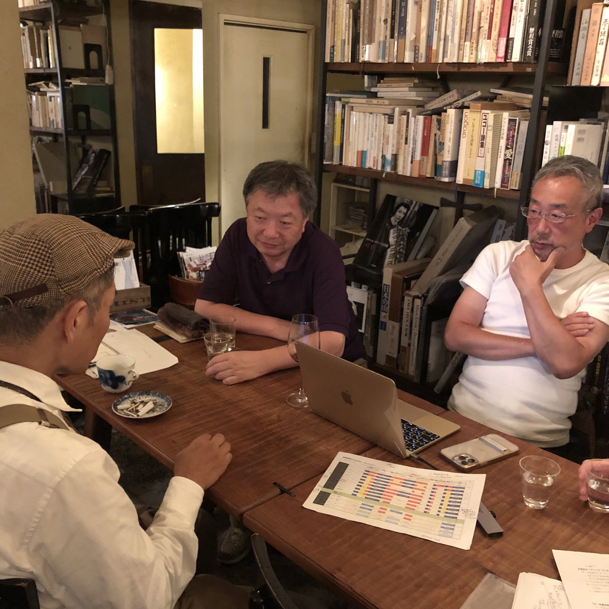MoonlightBox23's tweet photo. 10月6日(金)22:12〜放送の鎌倉FMラジオ【Moonlight Box】
小町通りにあるカフェエチカにて公開ラジオ会議中です。
#MoonlightBox
#鎌倉fm
#市民参加型ラジオ
#ローカリゼーション
#港の人
#カフェエチカ
#cafeethica https://t.co/ikQttfoNhb