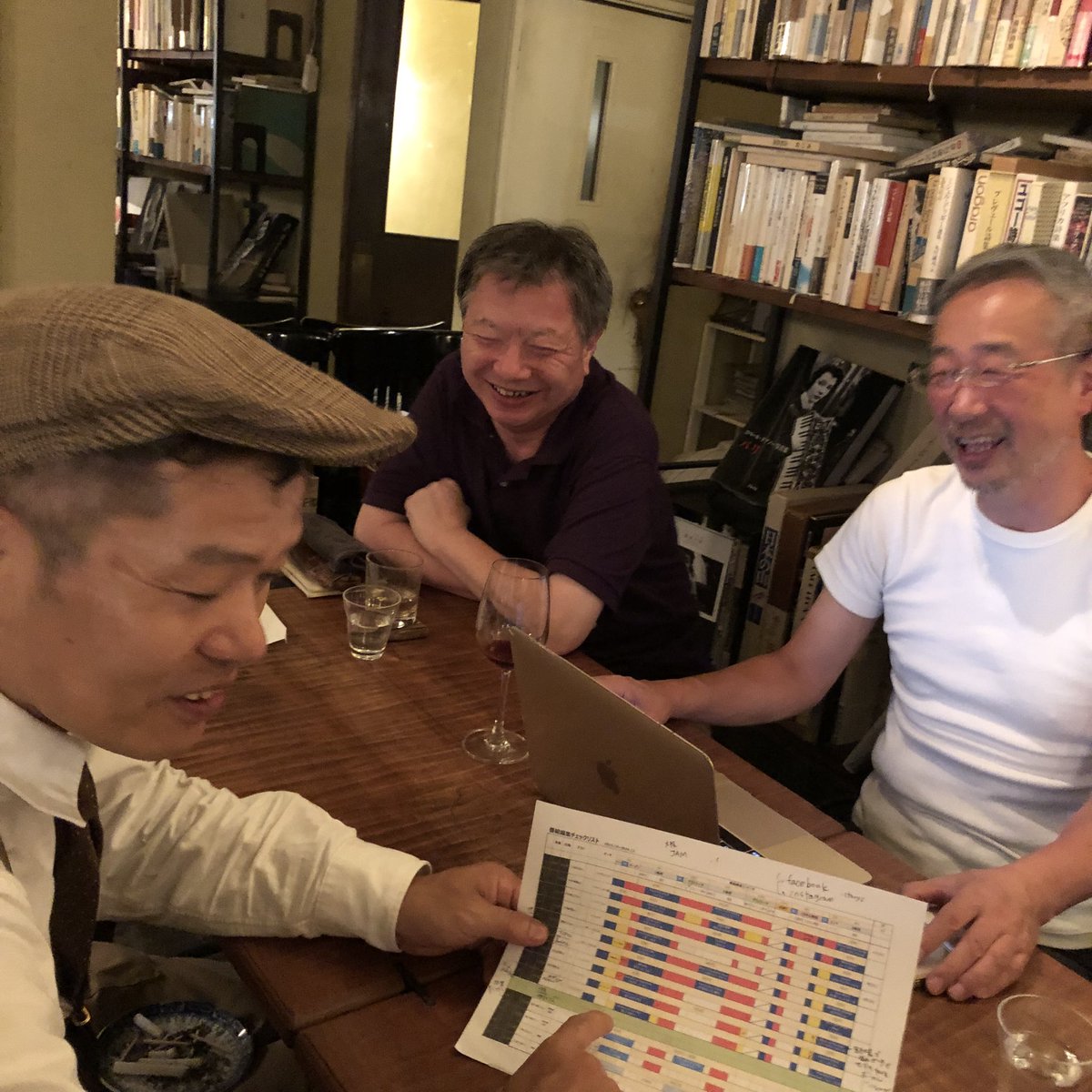 MoonlightBox23's tweet photo. 10月6日(金)22:12〜放送の鎌倉FMラジオ【Moonlight Box】
小町通りにあるカフェエチカにて公開ラジオ会議中です。
#MoonlightBox
#鎌倉fm
#市民参加型ラジオ
#ローカリゼーション
#港の人
#カフェエチカ
#cafeethica https://t.co/ikQttfoNhb