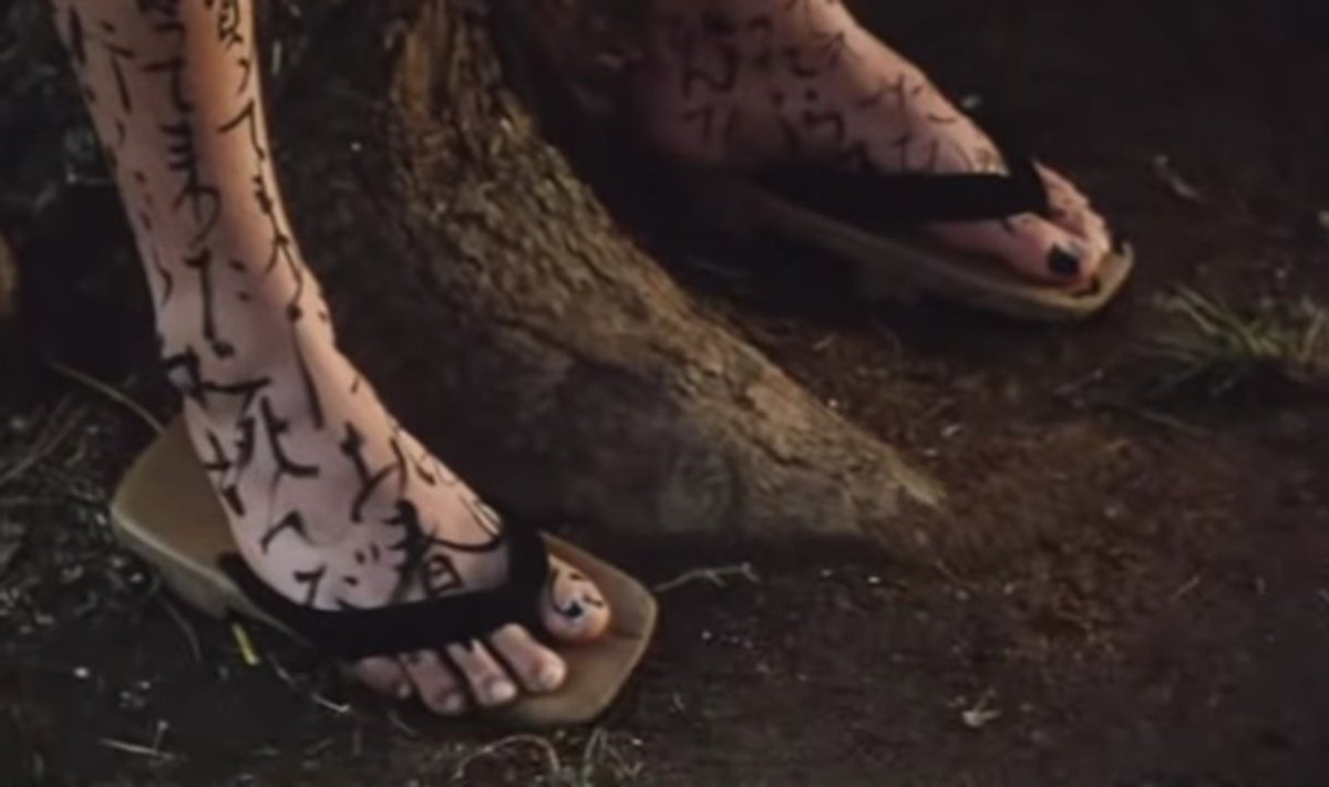 grass labyrinth (1979)