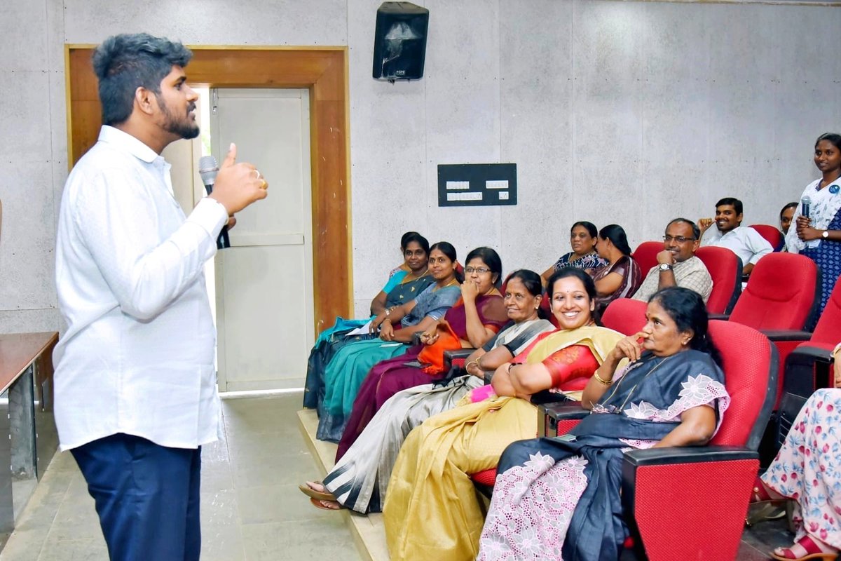 GokulTcm's tweet photo. "Talk to yourself at least once in a day, otherwise you may miss a meeting with an excellent person in this world" - Swami Vivekananda

Addressed a National Level HR Conclave last week on "Navigating Tomorrows Workplace" organised by P.K.R. Arts College For Women, Gobi. https://t.co/B6Zm1zH12S