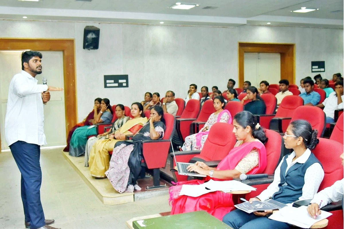 GokulTcm's tweet photo. "Talk to yourself at least once in a day, otherwise you may miss a meeting with an excellent person in this world" - Swami Vivekananda

Addressed a National Level HR Conclave last week on "Navigating Tomorrows Workplace" organised by P.K.R. Arts College For Women, Gobi. https://t.co/B6Zm1zH12S