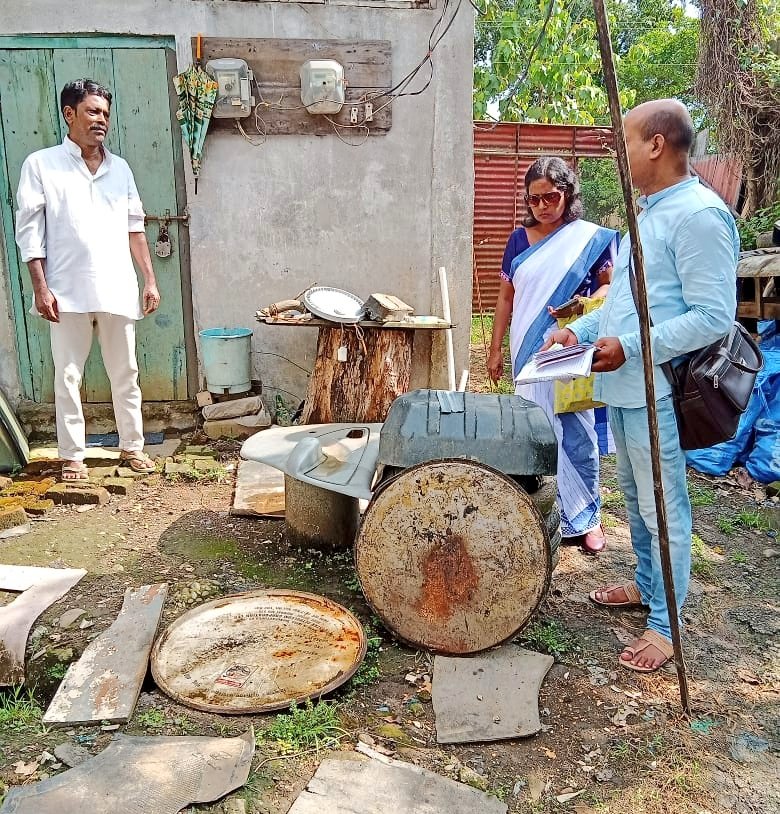 DVBPO_DIBRUGARH's tweet photo. Under the supervision of #NCVBDC Source Reduction Surveys conducted at various locations of #Dibrugarh for control of #Aedes mosquito population.
#Denguefreeassam 
@nhm_assam https://t.co/kr3TyQ2DRc