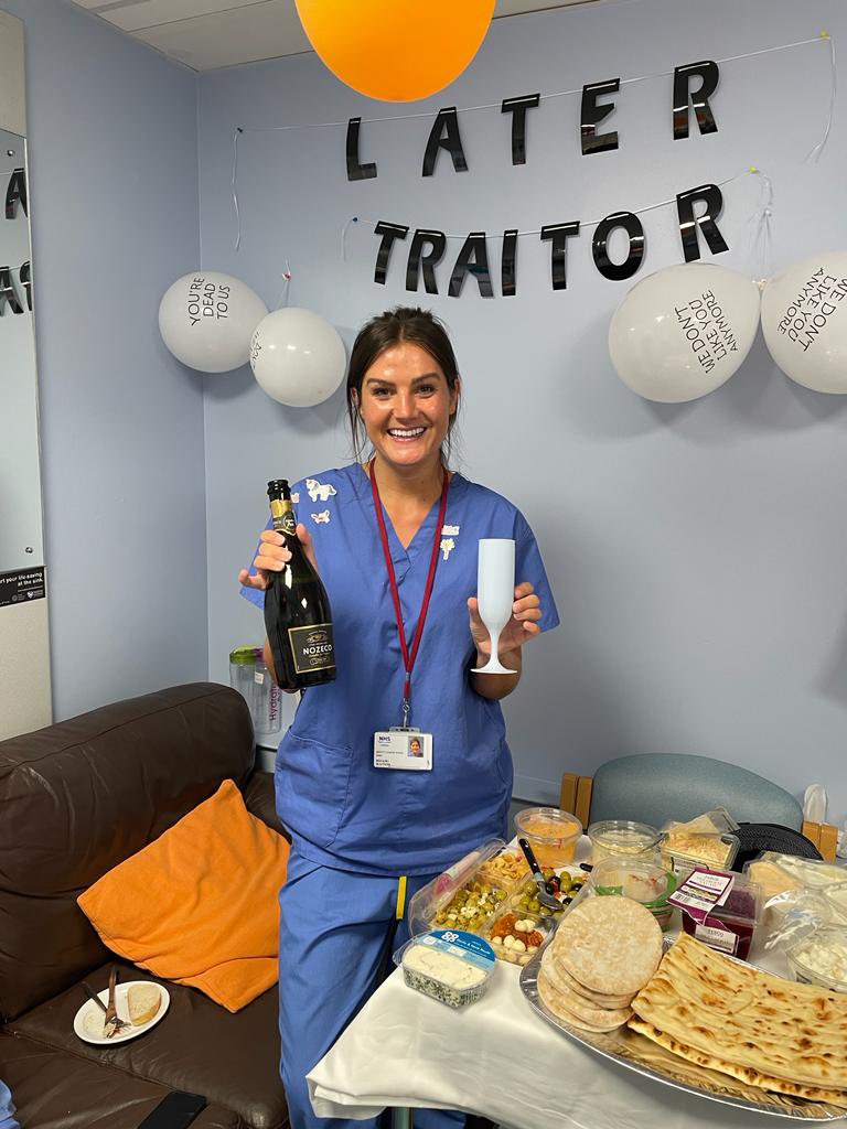 It is with a very heavy heart that we say goodbye to our fabulous Deputy Charge Nurse @MhairiWatson22 💕 Mhairi has been in SHDU for 9 years, and is moving in to a Colorectal Trainee ANP post! We wish you all the best!!