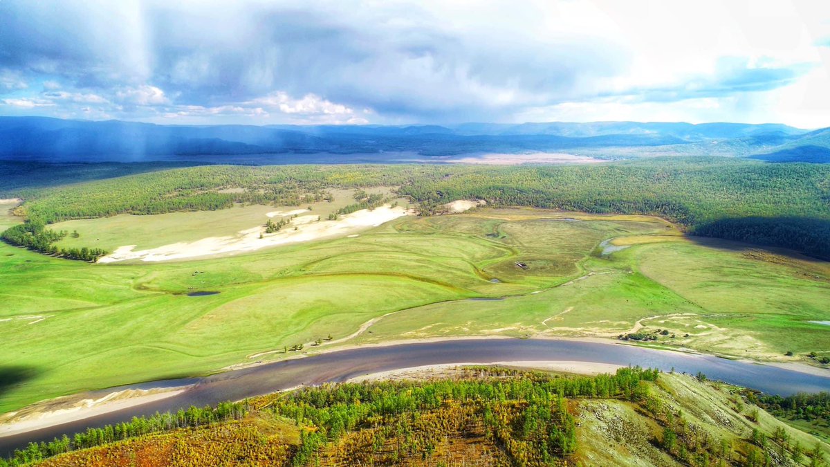 Уул үүл нь нийлэн харагдана ….