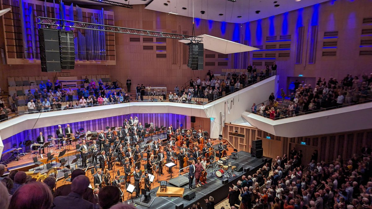 Livi_LJ's tweet photo. Incredible season opening Jubilee concert in Eindhoven with @philzuid @DuncanWardMusic @Abel_Cellist https://t.co/5rQxgXzuJG