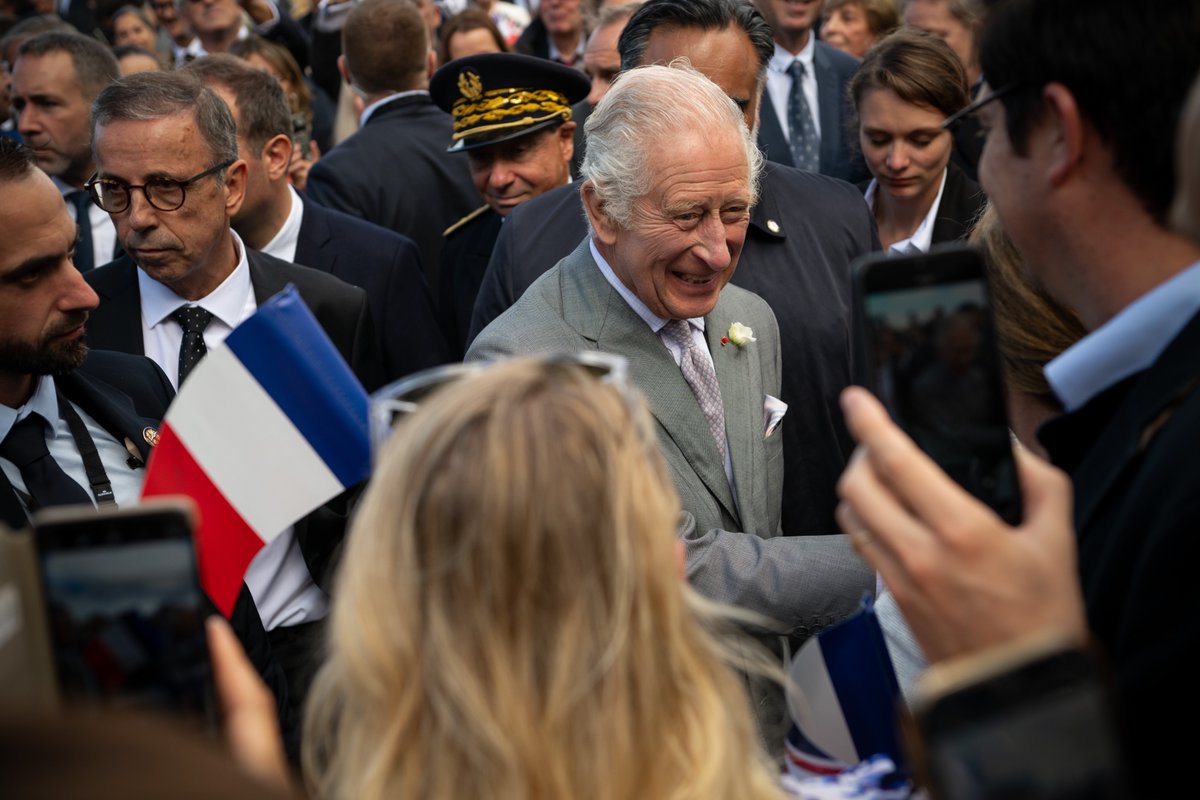👑 Le 3e jour de la Visite Royale, Leurs Majestés ont visité <a href="/Bordeaux/">Bordeaux</a>.

Au programme: visite du frégate HMS Iron Duke⛴️, voyage en tramway 🚋, événement <a href="/GREAT/">CyberSafe</a> célébrant les cultures 🇫🇷 et 🇬🇧, visite d' une banque alimentaire, de la <a href="/Forest_UB/">Forêt expérimentale de l'Université de Bordeaux</a> 🌳 et d'un vignoble local 🍇.