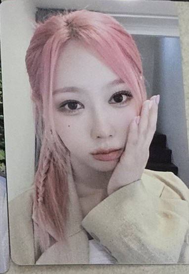dongietini's tweet photo. HER HAIR 😭😭😭😭 PLEASE I NEED THESE PCS https://t.co/zzpfJ38wk7