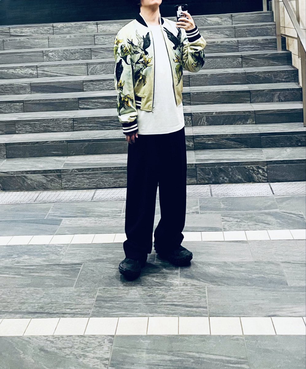 ★Dries Van Noten★ベージュ ストライプ トラウザーズ Dries Van Notenのネイビー ストライプ テーラードジャケットが