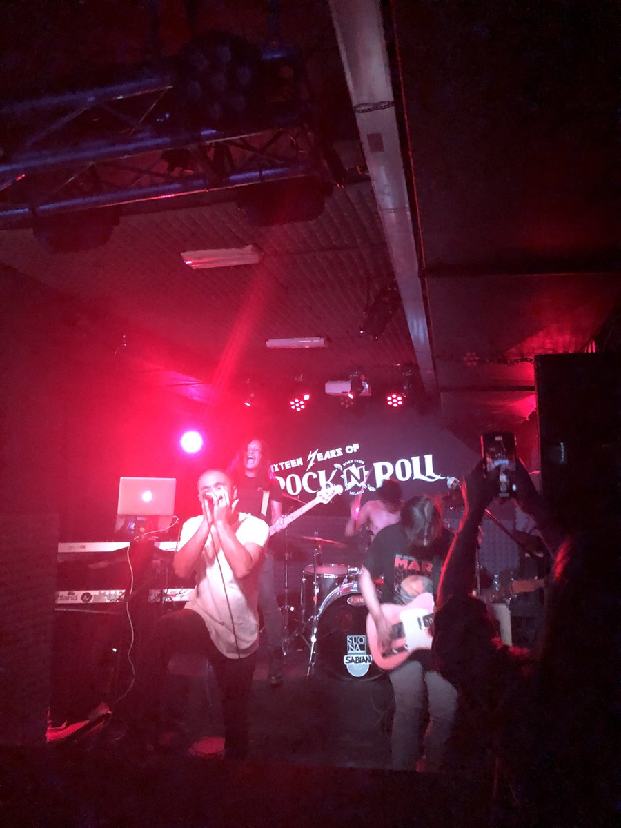 UnderTheSnowOff's tweet photo. Low quality pic from last night while we’re waiting for the official photos. It’s been a pleasure 🖤 https://t.co/VzADHEwBxl