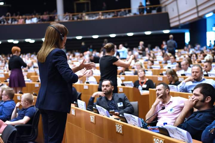 🇪🇺 Today on #MultilingualismDay2023, EUD calls upon the EU to recognise the 30 EU National Sign Languages as EU languages. 🤟 Learn more: eud.eu/eu-multilingua… #SignLanguagesEU #InclusionForAll