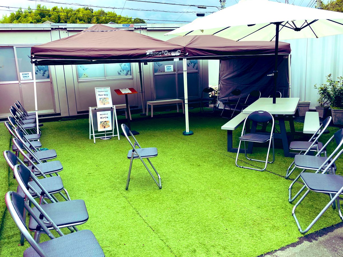 CapybaraLand's tweet photo. We hosted the funeral ceremony for beloved Ron boy today. Thanks to y'all Ron boy are so happy. Thank you for your sympathy. We appreciate you. ロンくんの葬儀は27名のご弔問者様に温かく迎えて戴き無事終了致しました。皆様誠に有難うございました。ロンくんはこれからテンちゃんやゴンタくん達と仲良く幸せに暮らすことでしょう。私もいつかロンくん達に会えると思います。それまでロンくんのことはずっと忘れません。
Ron boy ! We greatly appreciate what you have done for us. ロンくんこれまで本当にありがとう！