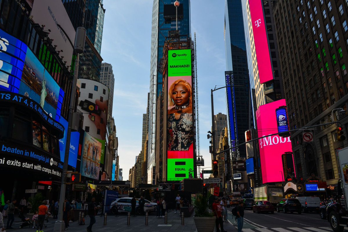 Finally my dream came true . Your support is magic. My life is a movie. From Performing in a streets to NEWYORK 🇺🇸🇺🇸🇺🇸CITY TIMES SQUARE BILLBOARDS. Congratulations to my self. Don’t forget to check my latest album #mbofholowoalbum africori.to/mbofholowo