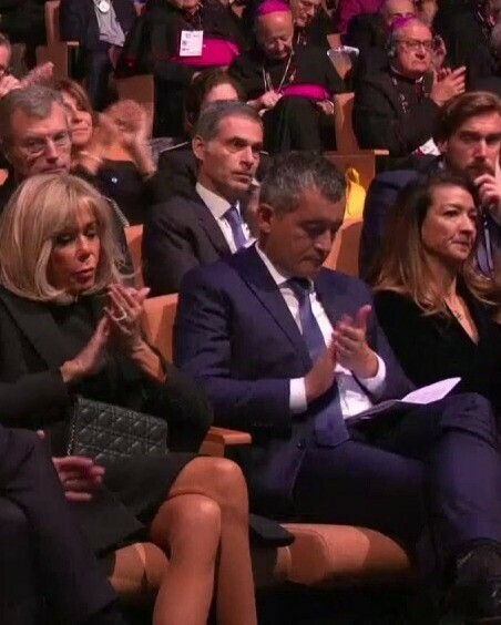 Darmanin applaudit le pape qui appelle à "accueillir, protéger et intégrer" les migrants. L'avant-veille, le ministre de l'Intérieur annonçait que la France n'accueillerait pas de migrants de Lampedusa tout en multipliant les fake news sur le sujet... liberation.fr/checknews/lamp…