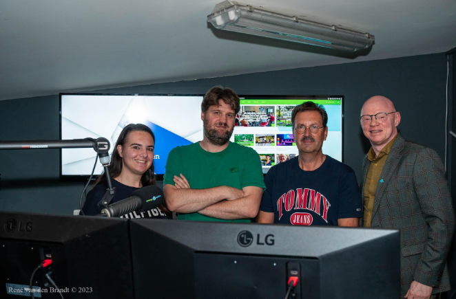 Burgemeester <a href="/GilbertIsabella/">Gilbert Isabella</a>  heeft vrijdagavond de gloednieuwe radiostudio van Houten FM officieel geopend. De feestelijke opening vond plaats in aanwezigheid van de medewerkers van Omroep Houten. #radio #zenlex #studio #Houten <a href="/gemeentehouten/">Gemeente Houten</a>