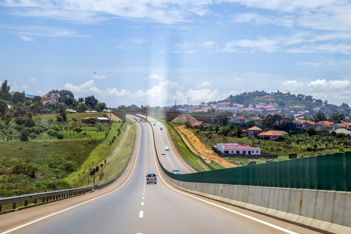 KEE_UG's tweet photo. Remember when you needed to leave for the airport two hours before check in time? Save time and money and top it up with convenience by choosing the Kampala-Entebbe Expressway!
Limit your speed to below 100km/hr
#tuukabulingi https://t.co/7aLHjJQtTS