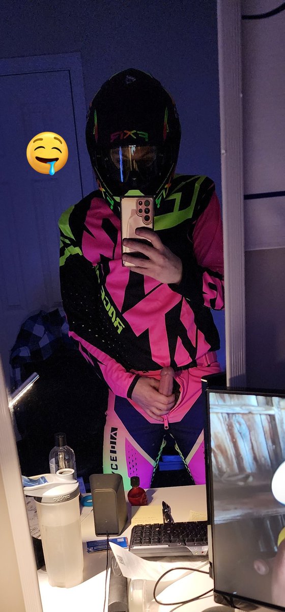 pupaleckautumn's tweet photo. New Gear Check! 💖💚💜 https://t.co/YGJqKZoCcZ