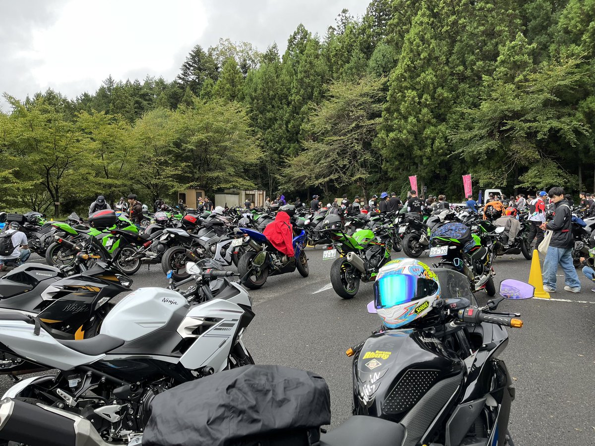 0621tom's tweet photo. 初の宮ケ瀬NINJAミーティング参戦！！
もう古いから同じ型のバイク
少なかったけどいろんないじり方あって
やりたいこといっぱいw
関係者の方々ありがとうございました🙇🏻
#宮ケ瀬NINJAミーティング https://t.co/ZqNUL1w3eu