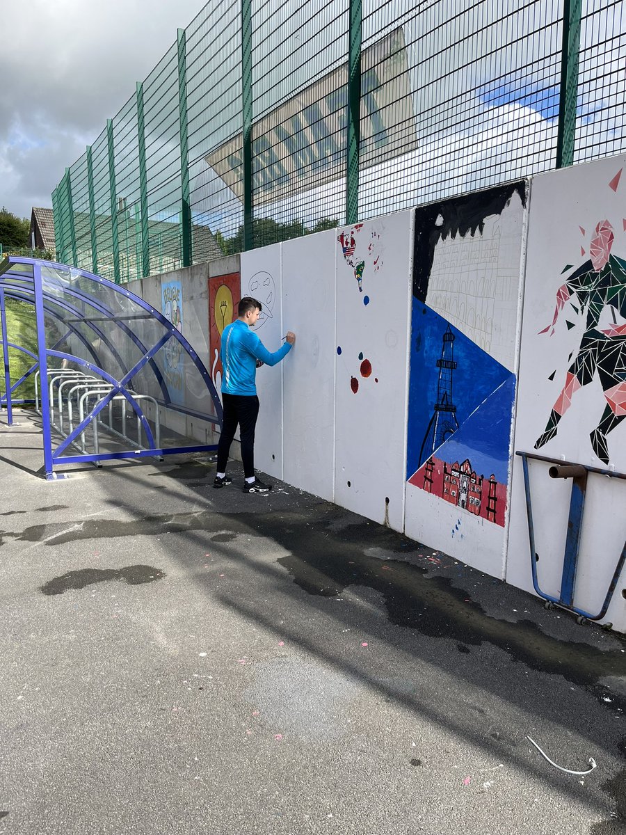 Our boys’ art project last year was the first of our #BelongAtBBG initiatives. They made a fantastic start on the outdoor mural, and Mr Laycock is in school today getting ready for the new Y7 boys to take over and finish it off. We can’t wait! #TeamBBG💙💚💙