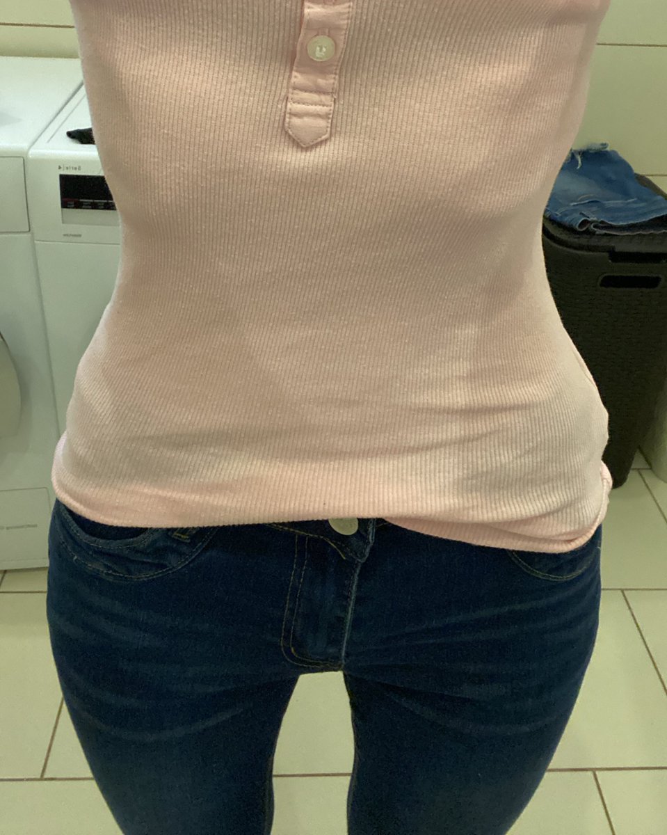 cappuccinokat's tweet photo. // bc

ribs through the shirt look kinda nice https://t.co/VuC4mgX8ZI